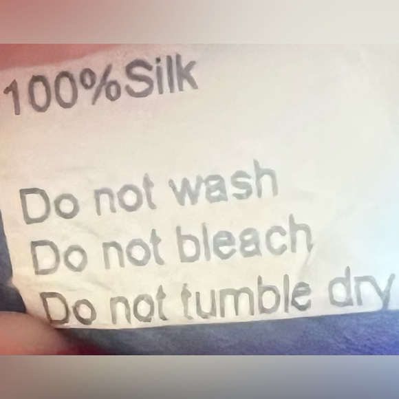 Wayne Cooper gorgeous 100% silk vintage top with bottom sleeves flared. - Picture 8 of 10